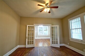 4430 Bell St in Houston, TX - Building Photo - Building Photo