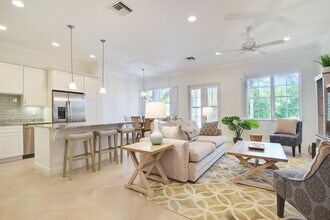 106 Ocean Breeze Dr in Juno Beach, FL - Building Photo - Building Photo