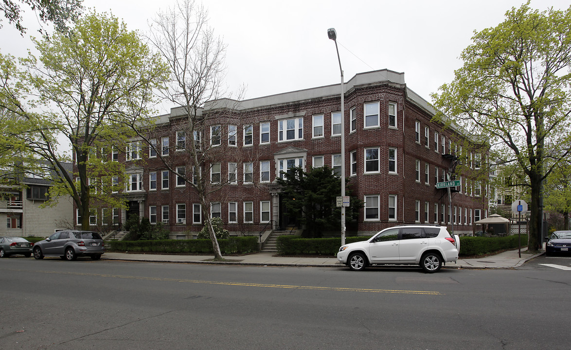 72-74 Kirkland St in Cambridge, MA - Foto de edificio