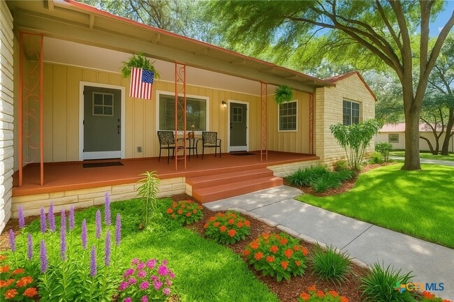 384 New York Ave in New Braunfels, TX - Building Photo - Building Photo