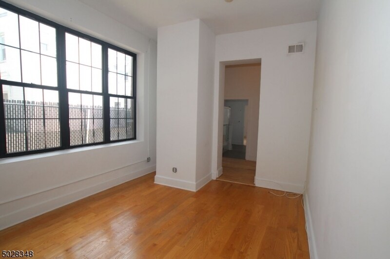 988 Johnson Pl-Unit -2 in Union, NJ - Building Photo