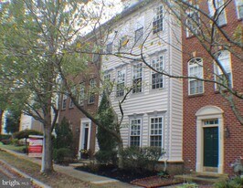 11837 Whitworth Cannon Ln in Linton Hall, VA - Building Photo