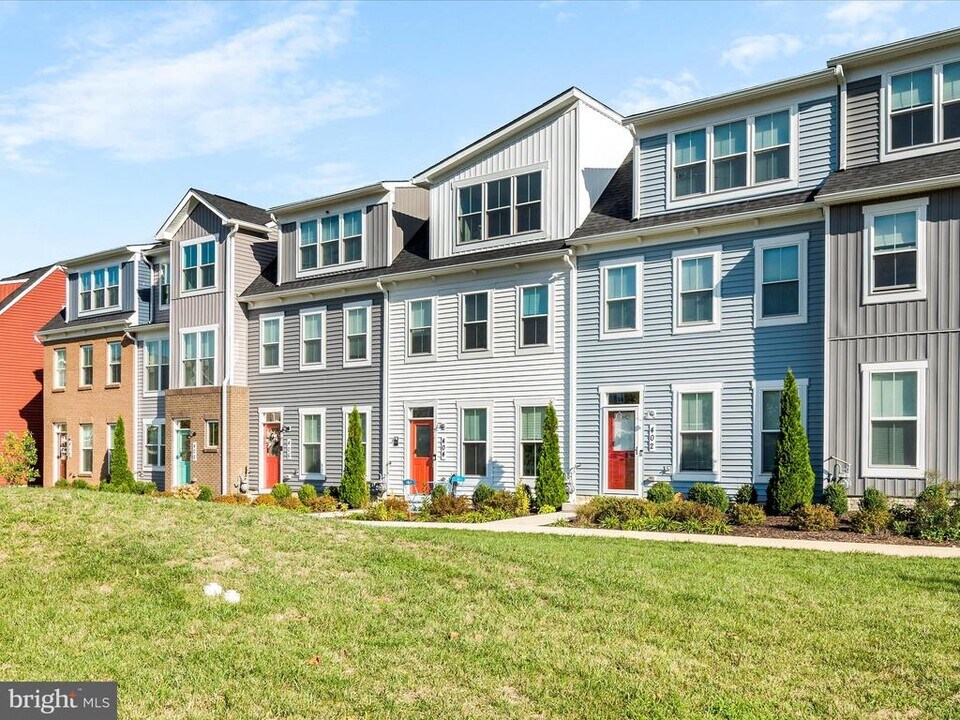 404 Waverley Dr in Frederick, MD - Building Photo