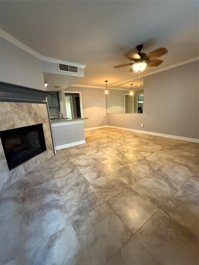property at 3919 Fairmont Pkwy