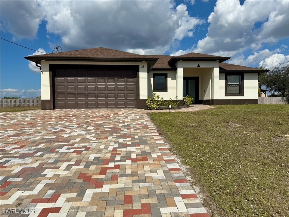 23 Kismet Pkwy W in Cape Coral, FL - Building Photo