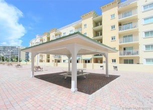 2415 NW 16th St Rd in Miami, FL - Building Photo - Building Photo