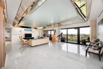 1800 NE 114th St in Miami, FL - Foto de edificio - Building Photo