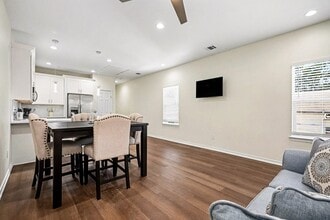 3521 Avenue N 1/2 Rear in Galveston, TX - Building Photo - Building Photo