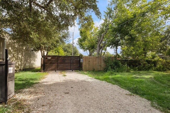 property at 905 E Archer Rd