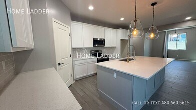 17662 W Via De Luna Dr in Surprise, AZ - Building Photo - Building Photo