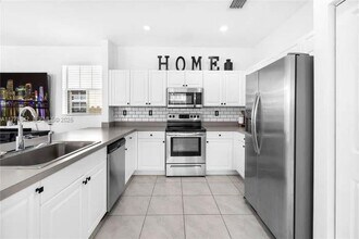 11732 SW 243rd St in Princeton, FL - Building Photo - Building Photo