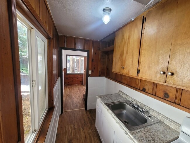 23784 Springwater Rd in Crestline, CA - Building Photo - Building Photo