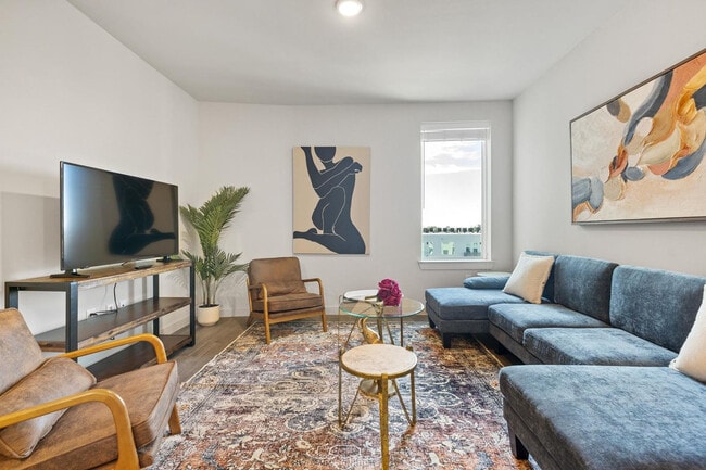 5820 1/2 Cameron Rd in Austin, TX - Foto de edificio - Building Photo