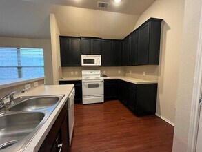 621 Crystal Falls Dr in McKinney, TX - Building Photo - Building Photo