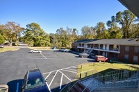 Califf Apartments in Charleston, SC - Foto de edificio - Building Photo