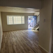 Town House Apartments in Antioch, CA - Building Photo