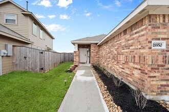 18950 Panzini Dr in New Caney, TX - Building Photo - Building Photo