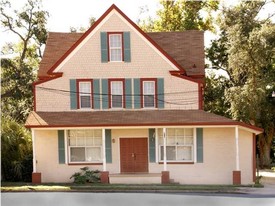 215 Cervantes St W in Pensacola, FL - Building Photo