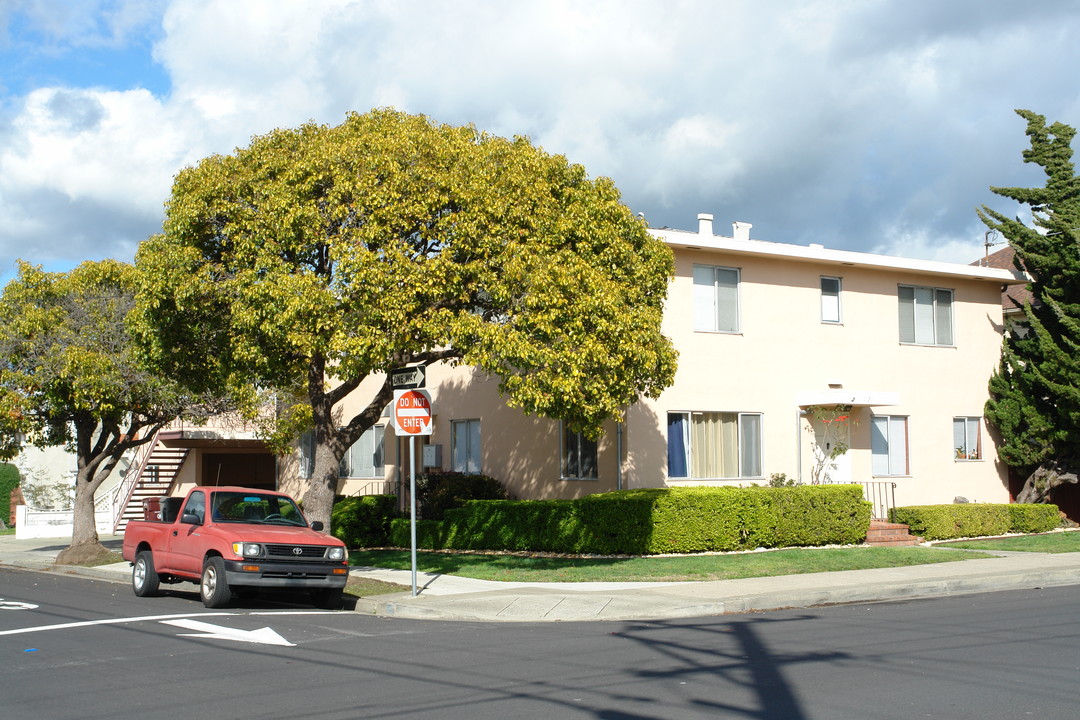 1121 Portland Ave in Albany, CA - Building Photo