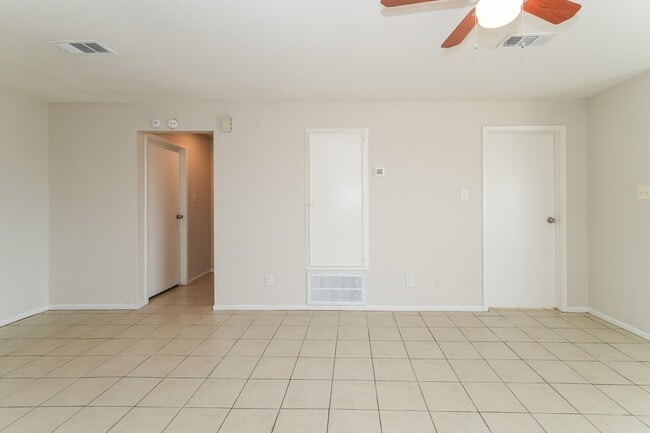 property at 4021 Briar Hollow Dr