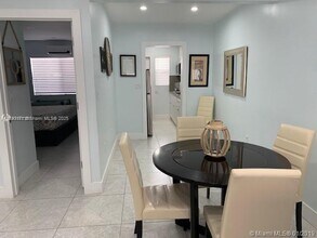 7921 Abbott Ave in Miami Beach, FL - Foto de edificio - Building Photo
