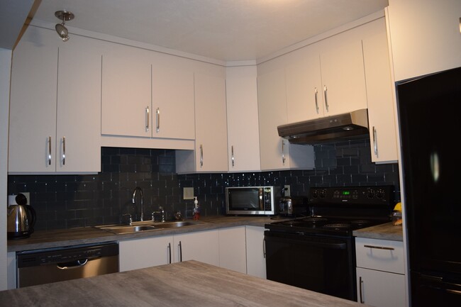 1211 Capri Isles Blvd, Unit 125 in Venice, FL - Foto de edificio - Building Photo