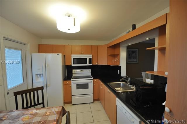 609 NE 14th Ave-Unit -702 in Hallandale Beach, FL - Building Photo