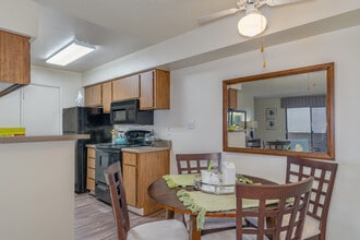 Willow Creek in Tempe, AZ - Building Photo - Interior Photo