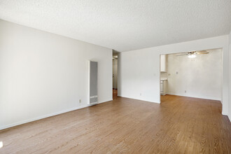 Casa Ensenada Apartments in San Pablo, CA - Building Photo - Building Photo