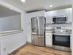 400 S Hollybrook Dr in Pembroke Pines, FL - Building Photo - Building Photo