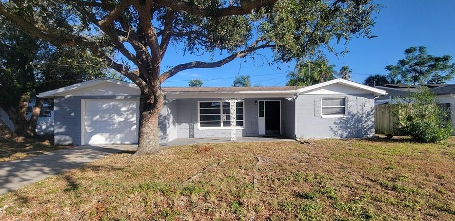 5029 Beacon Hill Dr in New Port Richey, FL - Building Photo