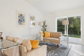 8575 99th Ct in Vero Beach, FL - Building Photo - Building Photo