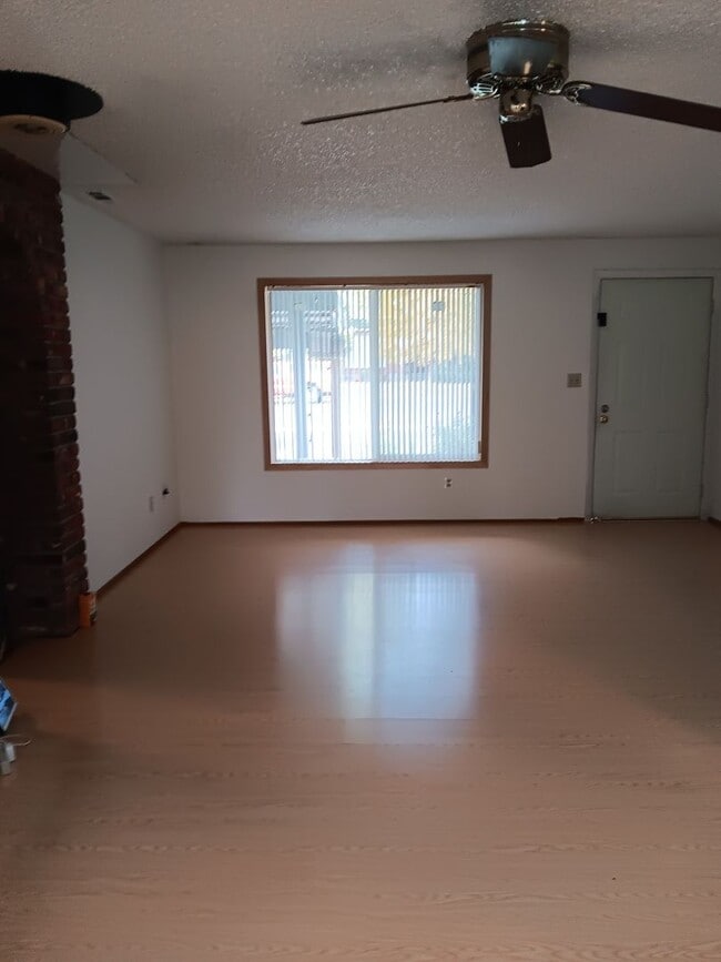 2709 N Ash St in La Grande, OR - Building Photo - Building Photo