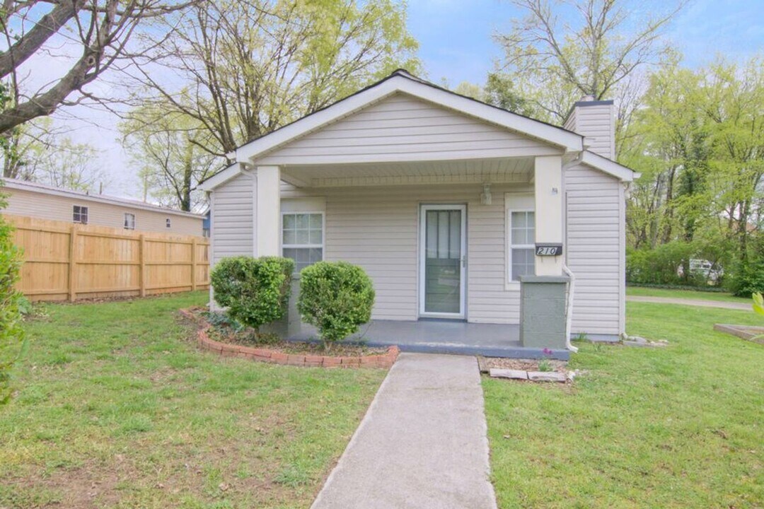 2100 Dodson Ave in Knoxville, TN - Building Photo