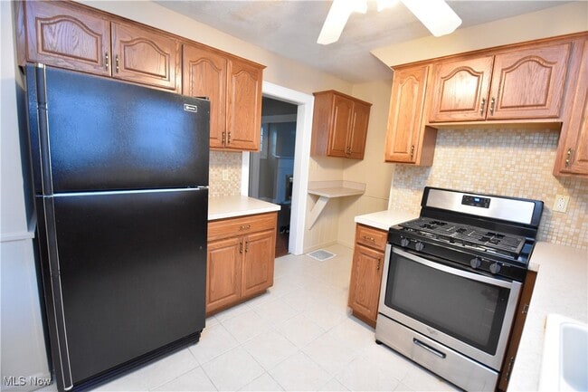 1660 Glenmount Ave in Akron, OH - Building Photo - Building Photo