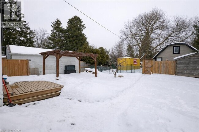 229 Guelph Ave in Cambridge, ON - Building Photo - Building Photo