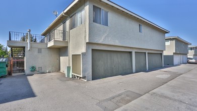 1581 Coriander Dr in Costa Mesa, CA - Building Photo - Building Photo