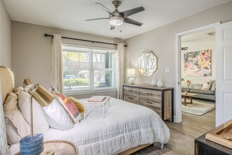 Morningside Courts in Atlanta, GA - Foto de edificio - Interior Photo
