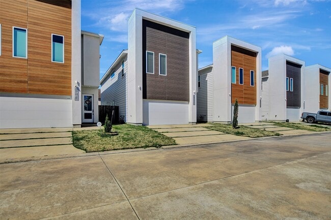 property at 5507 Robusto Pl