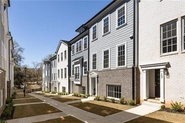 property at 3165 Dogwood Dr