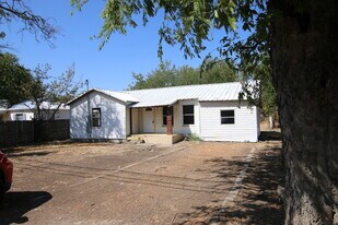 4525 Old Dallas Rd in Elm Mott, TX - Building Photo