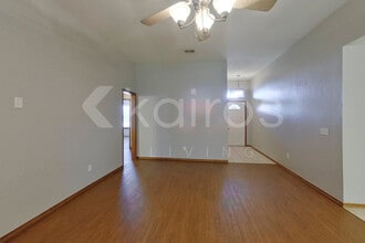 521 SW 163rd St in Oklahoma City, OK - Foto de edificio - Building Photo