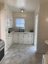 129 S Broadway, Unit 129 A in Redondo Beach, CA - Foto de edificio - Building Photo