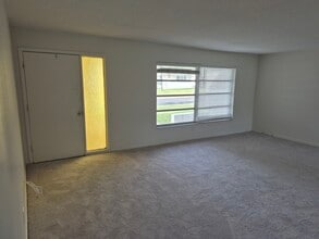 14140 88th Ave in Seminole, FL - Building Photo - Building Photo