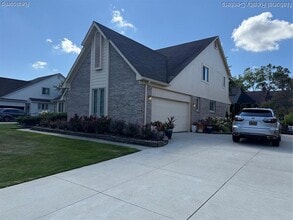 39217 Geneva Dr, Unit 209 in Farmington Hills, MI - Building Photo - Building Photo