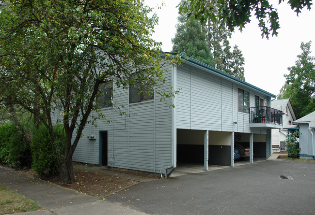 1390 Patterson St in Eugene, OR - Building Photo - Building Photo