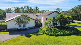 14350 SW 232nd St in Miami, FL - Building Photo