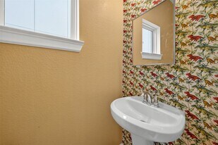 2009 Kirby Landing Dr in Houston, TX - Building Photo