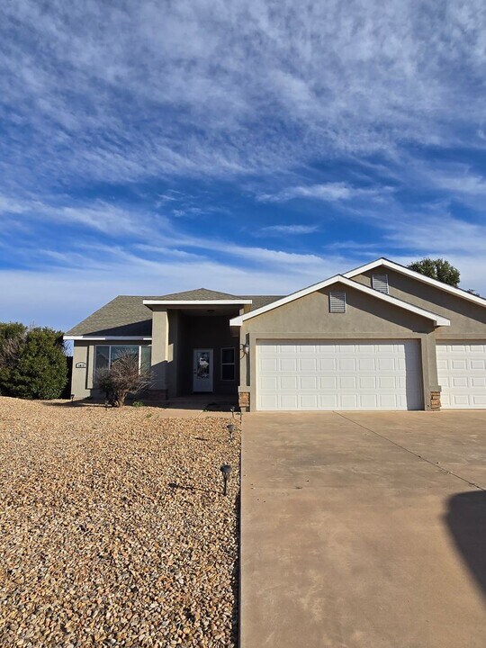 1817 College Park Dr in Clovis, NM - Building Photo