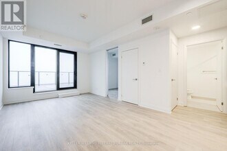 4015 The Exchange in Mississauga, ON - Building Photo - Building Photo